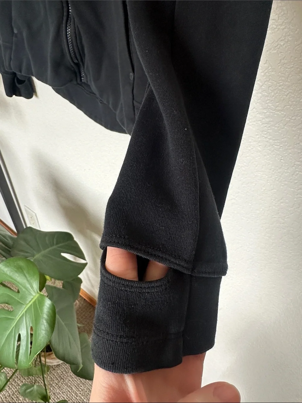 Women’s black Nike tech fleece zip up hoodie!